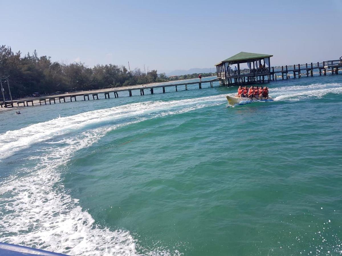 La Ensenada Beach Resort 特拉 外观 照片