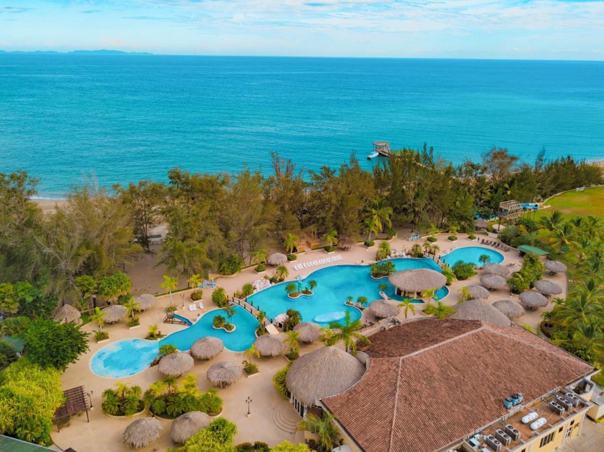 La Ensenada Beach Resort 特拉 外观 照片