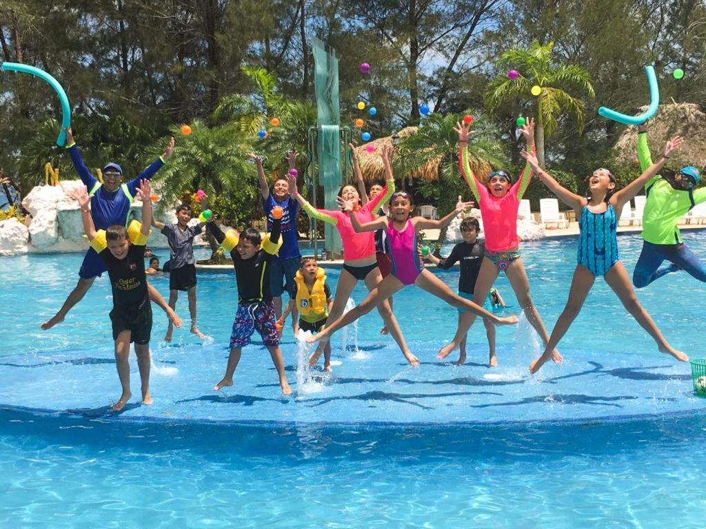 La Ensenada Beach Resort 特拉 外观 照片