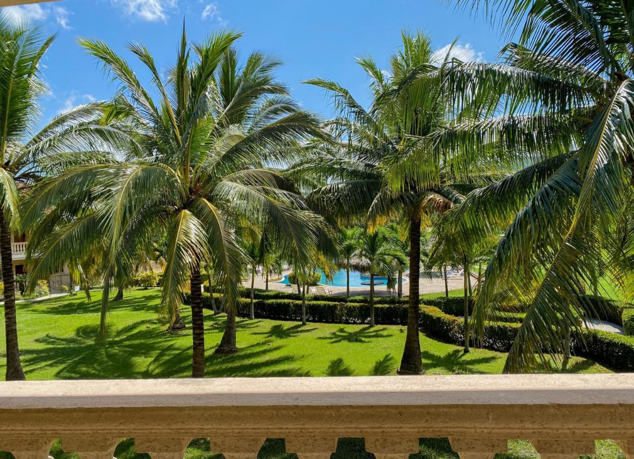 La Ensenada Beach Resort 特拉 外观 照片