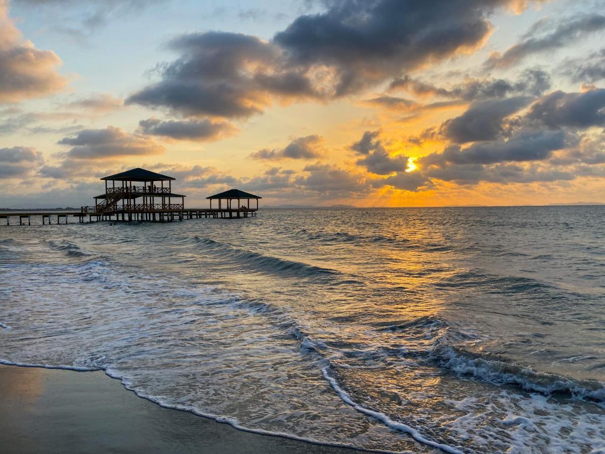 La Ensenada Beach Resort 特拉 外观 照片