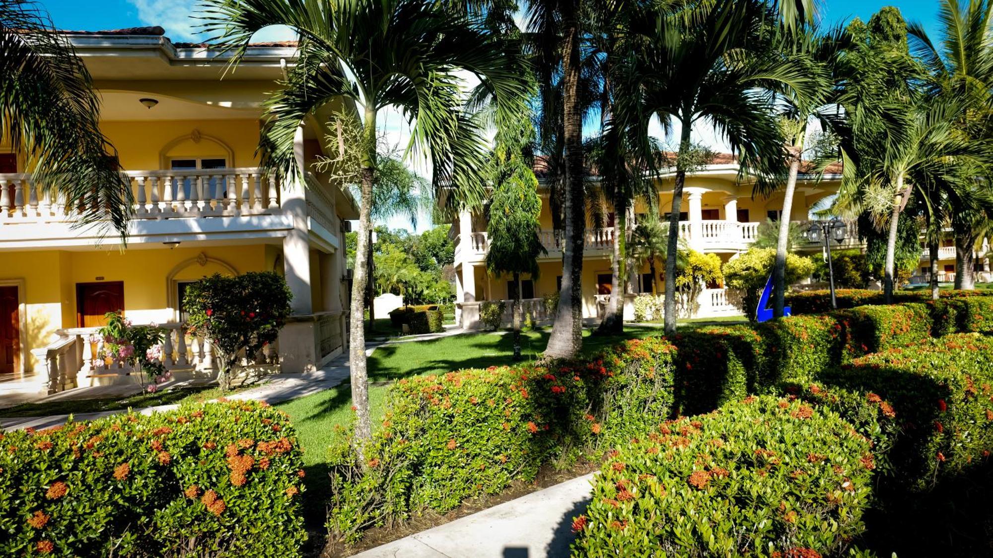 La Ensenada Beach Resort 特拉 外观 照片