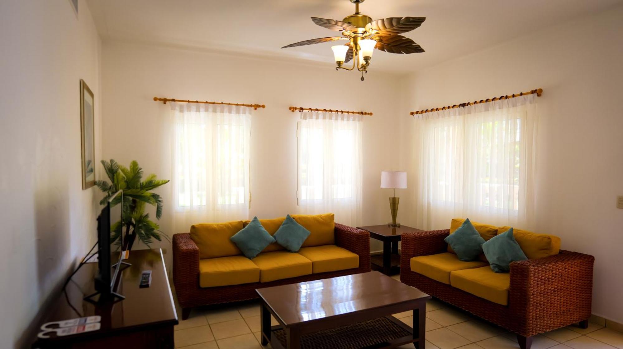 La Ensenada Beach Resort 特拉 外观 照片