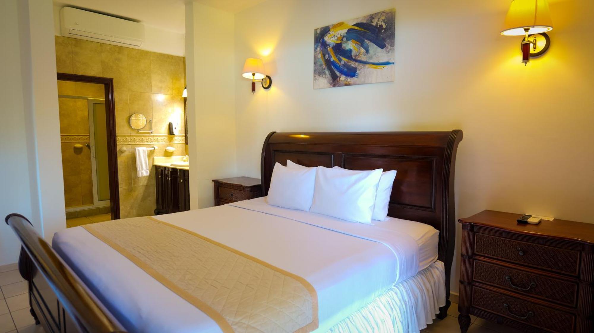 La Ensenada Beach Resort 特拉 外观 照片