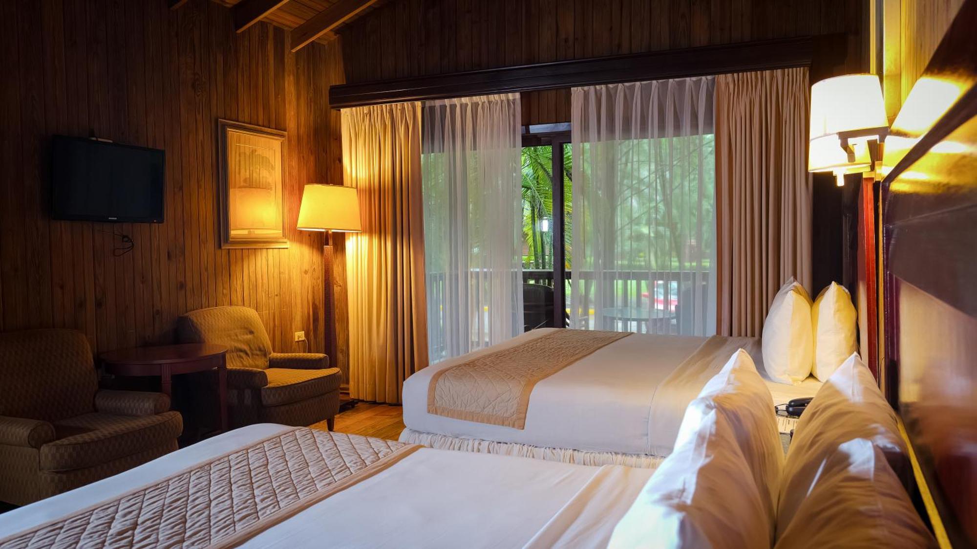 La Ensenada Beach Resort 特拉 外观 照片