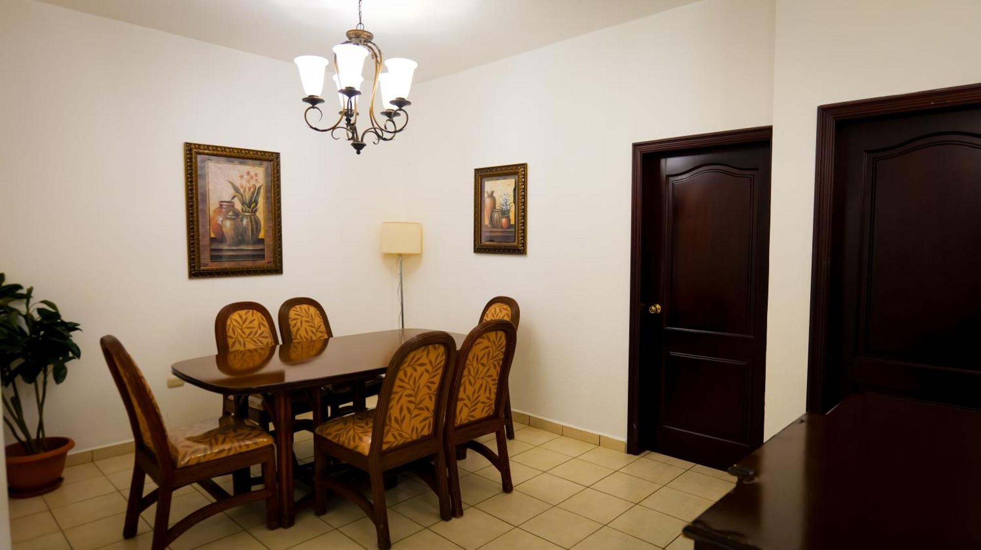 La Ensenada Beach Resort 特拉 外观 照片