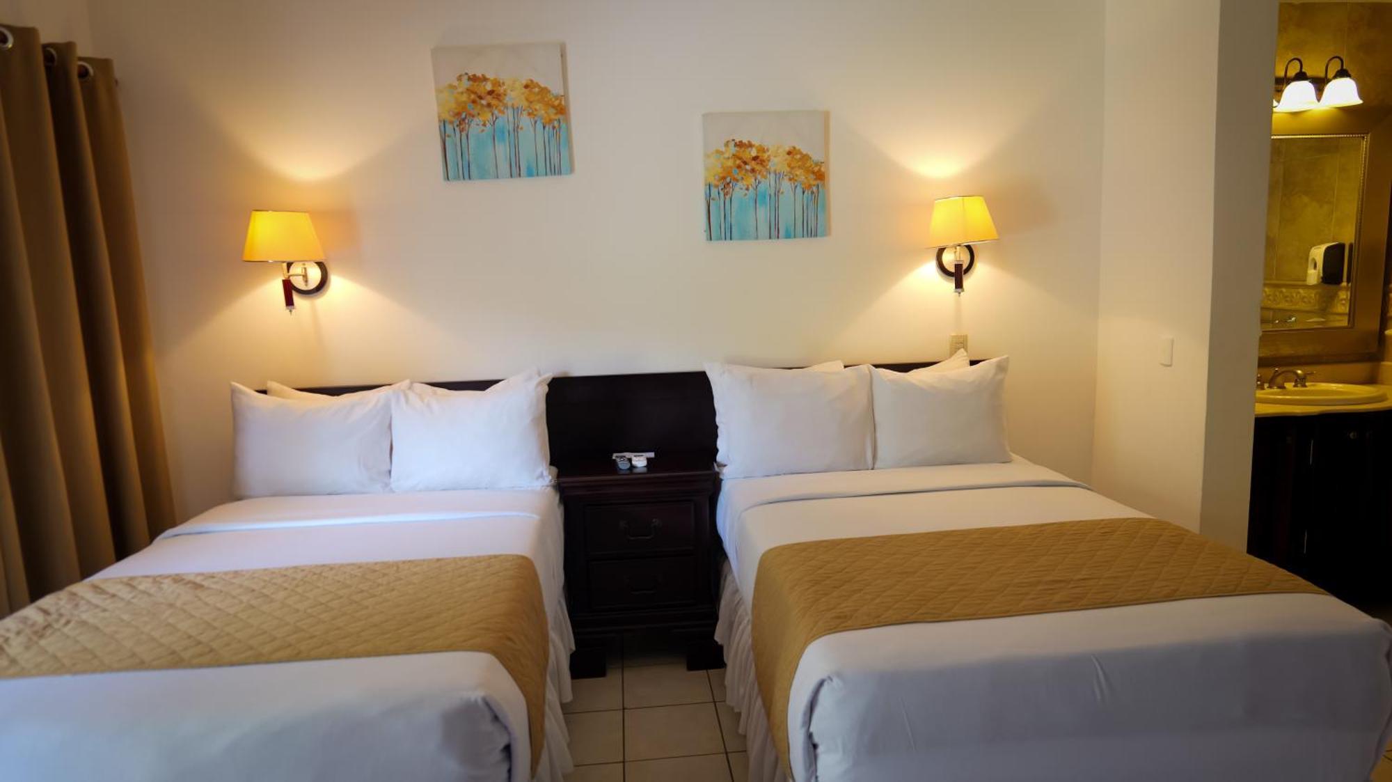 La Ensenada Beach Resort 特拉 外观 照片