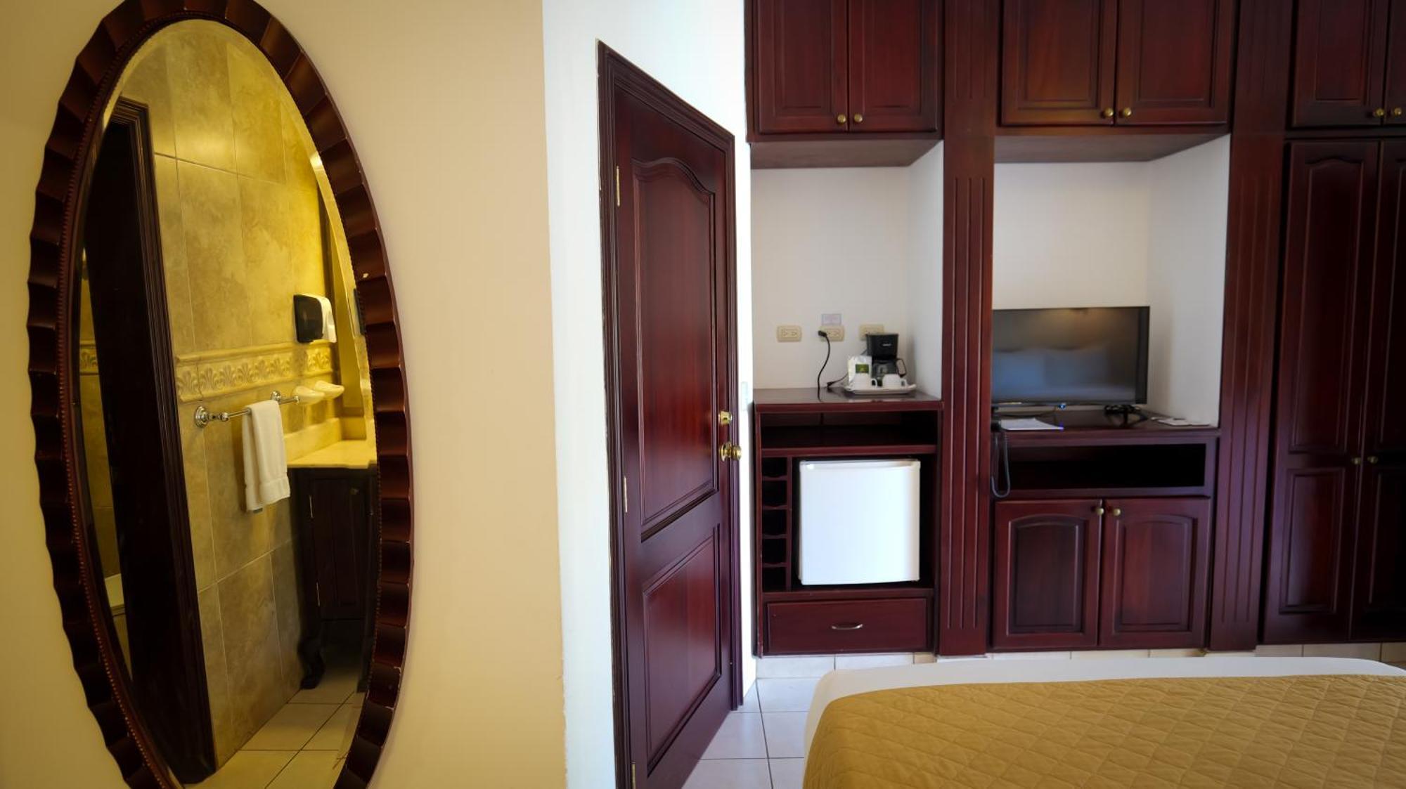 La Ensenada Beach Resort 特拉 外观 照片