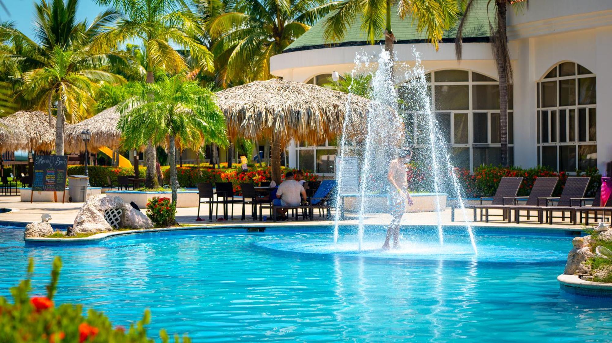 La Ensenada Beach Resort 特拉 外观 照片