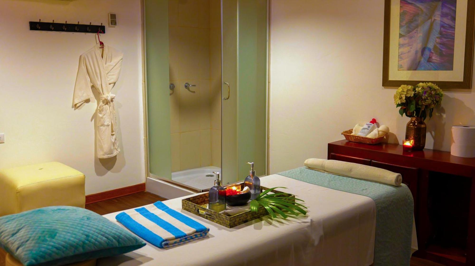 La Ensenada Beach Resort 特拉 外观 照片
