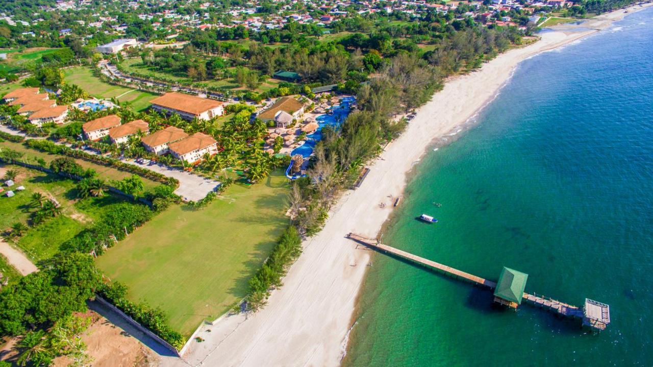 La Ensenada Beach Resort 特拉 外观 照片